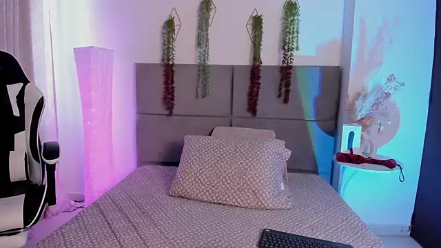 JulietaSnow online show from 06-26-26, 06:45