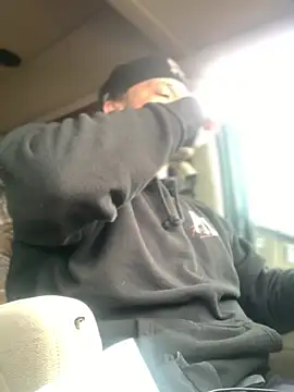 Snapshot of Ldnick69 chatting on 03-15-26, 04:35 Ldnick69 online show from 03-15-26, 04:35