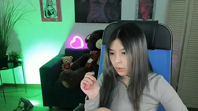 SirenMystiq online show from 12-16-25, 04:12