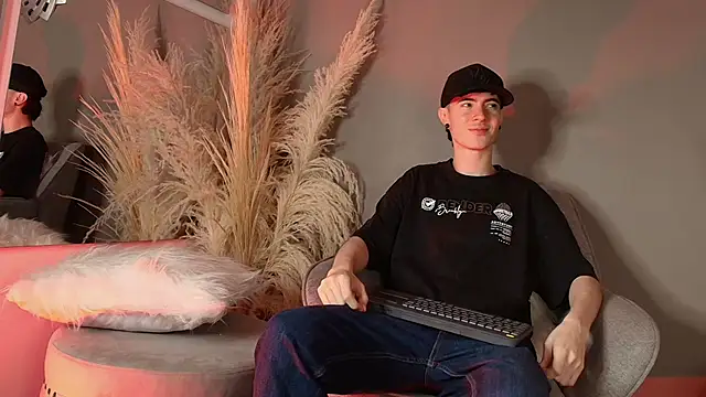 LioyQueen online show from 01-18-26, 03:43