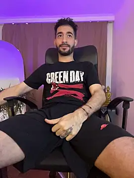 Snapshot of _YOURHERO chatting on 02-22-26, 05:44 YOURHERO online show from 02-22-26, 05:44