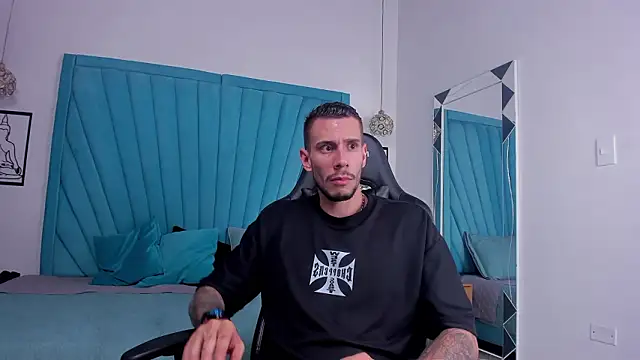 Snapshot of J_king__ chatting on 03-24-26, 01:32 J king online show from 03-24-26, 01:32