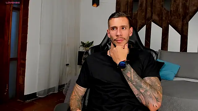 Snapshot of J_king__ chatting on 03-25-26, 11:00 J king online show from 03-25-26, 11:00