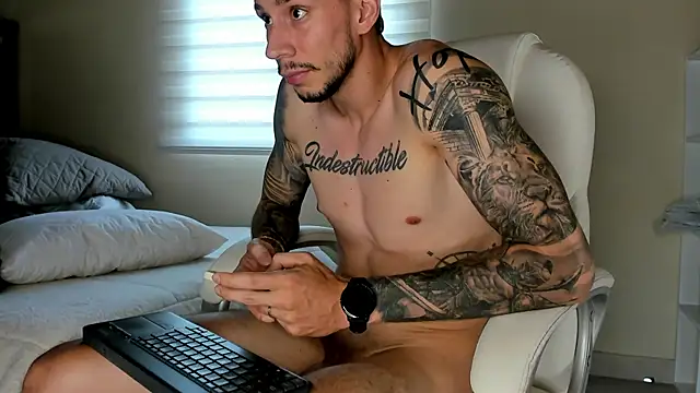 Snapshot of J_king__ chatting on 05-19-26, 02:56 J king online show from 05-19-26, 02:56