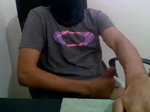 Hugopauzudo2323 online show from 02-07-26, 08:34