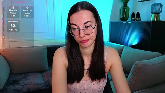 Snapshot of EmmaJacson chatting on 12-17-25, 04:02 EmmaJacson online show from 12-17-25, 04:02