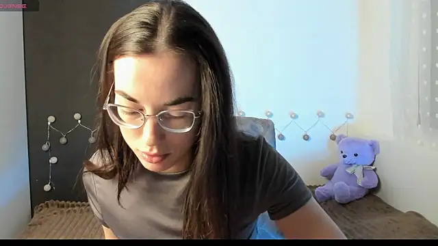 Snapshot of EmmaJacson chatting on 02-05-26, 06:12 EmmaJacson online show from 02-05-26, 06:12