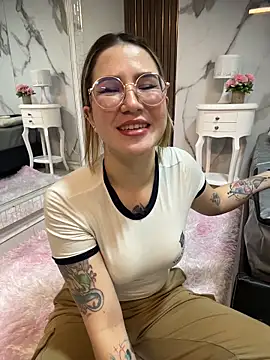 Annyhathatway online show from 05-15-26, 11:45