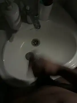 Snapshot of Comeonmyhouse22cm chatting on 03-10-26, 06:46 Comeonmyhouse22cm online show from 03-10-26, 06:46