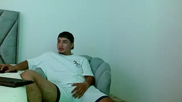 Snapshot of kyro_estrada chatting on 12-15-25, 06:23 kyro estrada online show from 12-15-25, 06:23