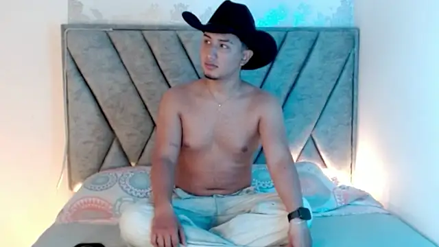 Snapshot of kyro_estrada chatting on 03-24-26, 11:43 kyro estrada online show from 03-24-26, 11:43