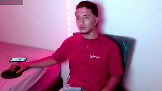 Snapshot of kyro_estrada chatting on 04-01-26, 12:11 kyro estrada online show from 04-01-26, 12:11