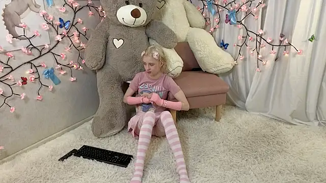 ViollaBloom online show from 12-22-25, 02:41