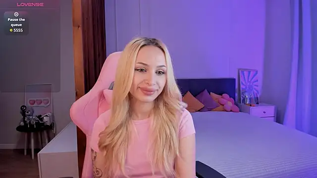 LanaMiracle online show from 12-22-25, 03:58