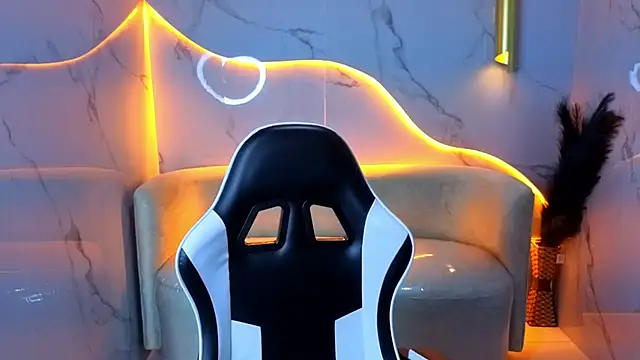 Sofi Adams Tx online show from 02-04-26, 08:03