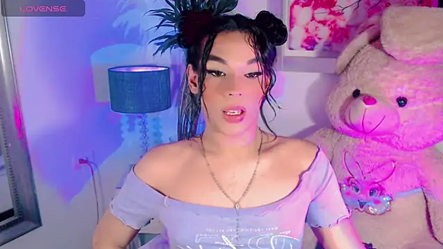 agathaferrer3 online show from 12-21-25, 03:57