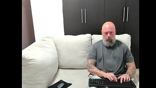 Snapshot of Aurora_and_the_beast chatting on 03-02-26, 06:15 Aurora and the beast online show from 03-02-26, 06:15