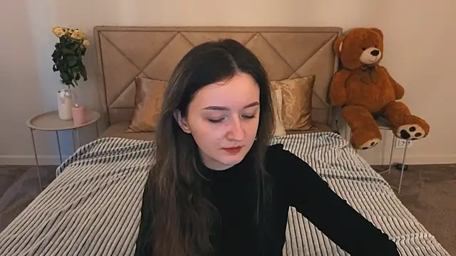 CyrenaLuxe online show from 03-24-26, 08:19