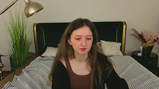 CyrenaLuxe online show from 03-29-26, 08:47