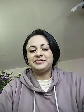 Snapshot of Juli_castillo1 chatting on 03-07-26, 03:42 Juli castillo1 online show from 03-07-26, 03:42