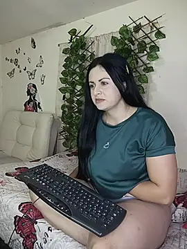 Snapshot of Juli_castillo1 chatting on 03-17-26, 01:47 Juli castillo1 online show from 03-17-26, 01:47