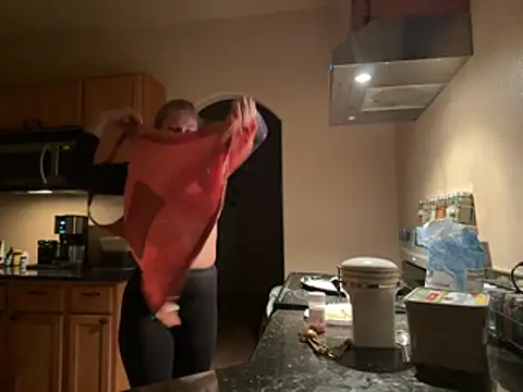 PeachWife online show from 03-18-26, 02:47