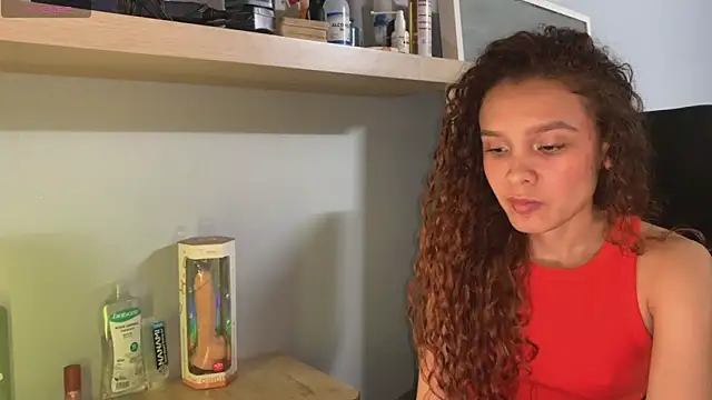 Snapshot of Sunshineegirll chatting on 12-18-25, 06:47 Sunshineegirll online show from 12-18-25, 06:47