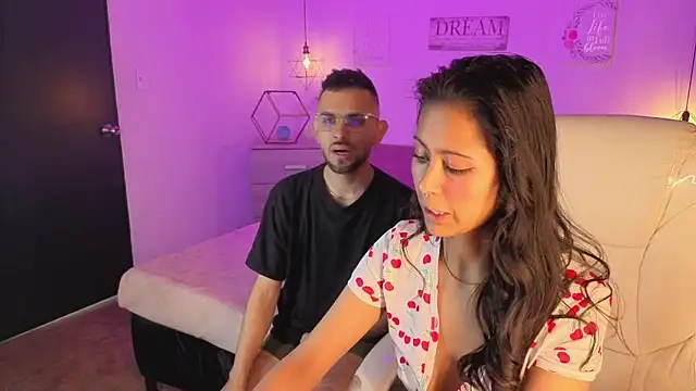 Snapshot of annie_and_ryan chatting on 12-19-25, 04:52 annie and ryan online show from 12-19-25, 04:52