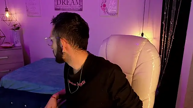 Snapshot of annie_and_ryan chatting on 01-18-26, 03:54 annie and ryan online show from 01-18-26, 03:54