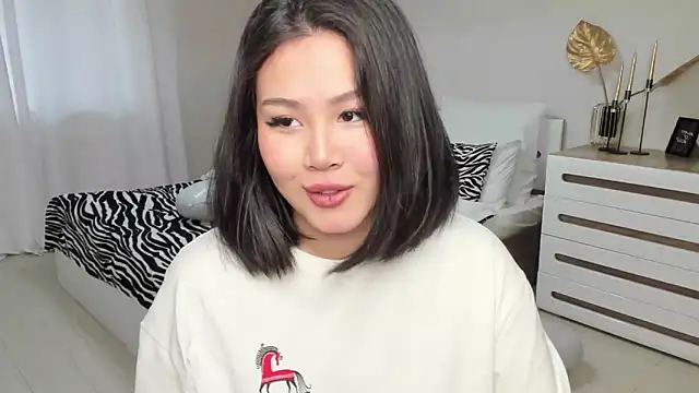 Brunette Charm online show from 03-07-26, 11:18