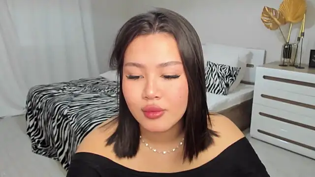 Snapshot of Brunette_Charm chatting on 04-10-26, 11:15 Brunette Charm online show from 04-10-26, 11:15