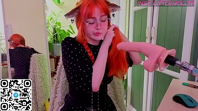 Snapshot of LittleFoxHole chatting on 05-06-26, 01:14 LittleFoxHole online show from 05-06-26, 01:14