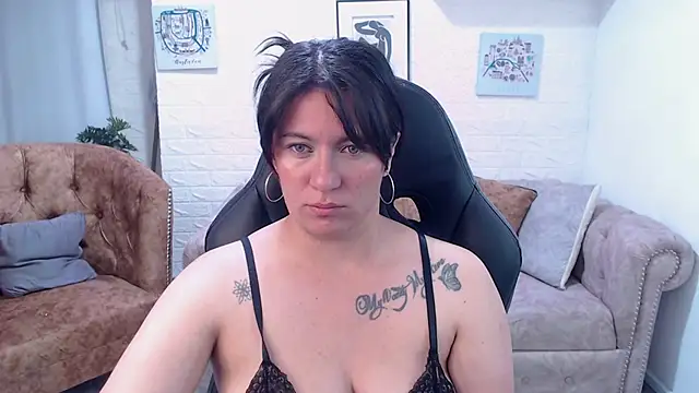 amanda rousee online show from 05-06-26, 03:24
