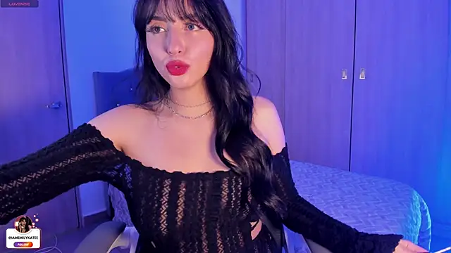 Snapshot of emily_kate_ chatting on 06-19-26, 01:21 emily kate online show from 06-19-26, 01:21