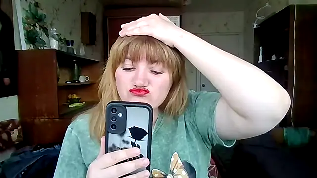 Snapshot of swett_girll chatting on 03-15-26, 12:44 swett girll online show from 03-15-26, 12:44