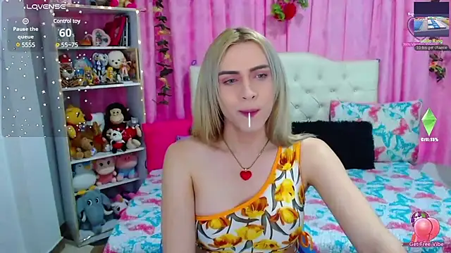 Snapshot of golden_girl01 chatting on 03-16-25, 10:20 golden girl01 online show from 03-16-25, 10:20