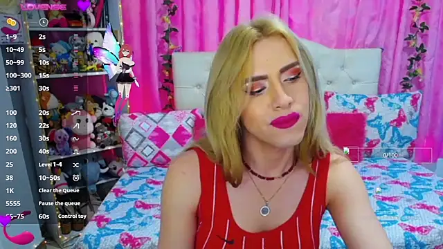 Snapshot of golden_girl01 chatting on 10-07-25, 07:44 golden girl01 online show from 10-07-25, 07:44