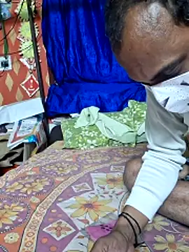 Snapshot of Mr-Mrs-couple chatting on 12-20-25, 06:15 Mr-Mrs-couple online show from 12-20-25, 06:15