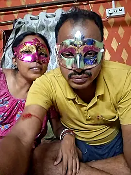 Snapshot of Mr-Mrs-couple chatting on 03-22-26, 06:44 Mr-Mrs-couple online show from 03-22-26, 06:44