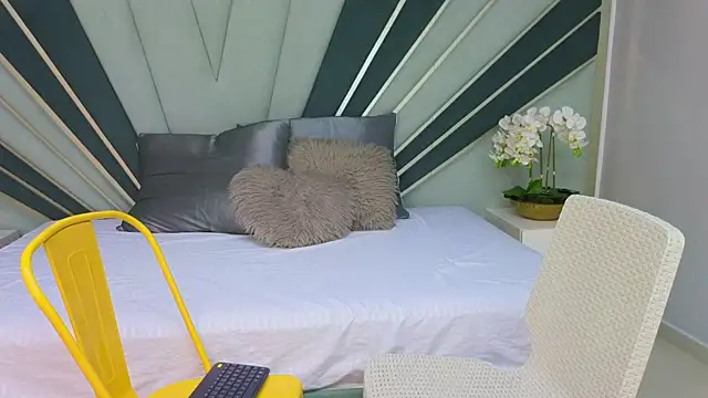 DulceeEsmeralda online show from 02-19-26, 01:51