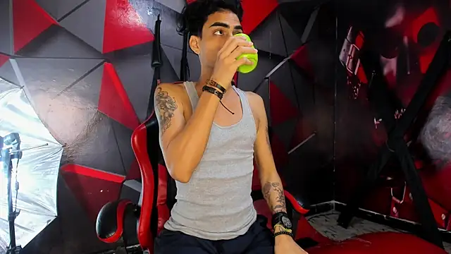 Hot Boys Without Limits online show from 01-07-26, 04:15