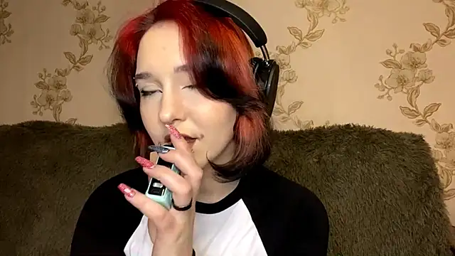 Snapshot of EmilyVeiro chatting on 02-12-26, 05:08 EmilyVeiro online show from 02-12-26, 05:08