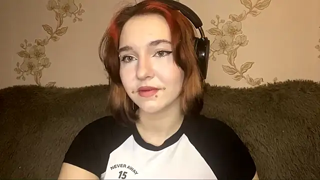 Snapshot of EmilyVeiro chatting on 03-19-26, 05:17 EmilyVeiro online show from 03-19-26, 05:17