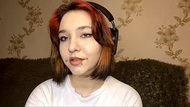 Snapshot of EmilyVeiro chatting on 03-27-26, 03:45 EmilyVeiro online show from 03-27-26, 03:45