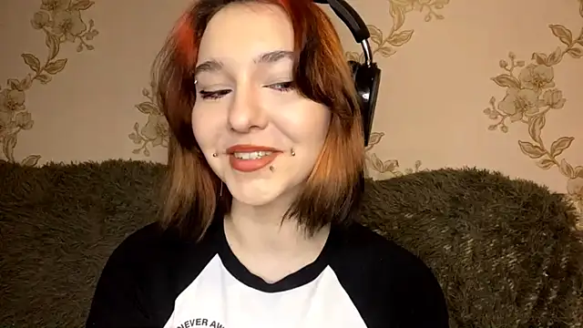 Snapshot of EmilyVeiro chatting on 03-30-26, 04:30 EmilyVeiro online show from 03-30-26, 04:30