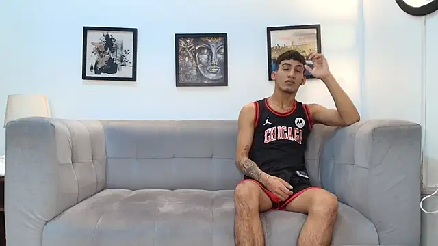 Snapshot of DIAMOND_BLACKS chatting on 02-21-26, 07:42 DIAMOND BLACKS online show from 02-21-26, 07:42