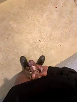 Snapshot of PublicBbc chatting on 12-18-25, 01:33 PublicBbc online show from 12-18-25, 01:33