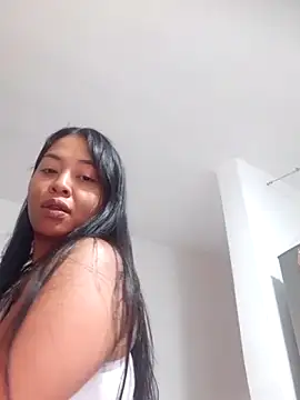 Snapshot of aisha_broown chatting on 12-17-25, 07:20 aisha broown online show from 12-17-25, 07:20