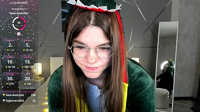 miss  evelyne online show from 12-20-25, 03:35