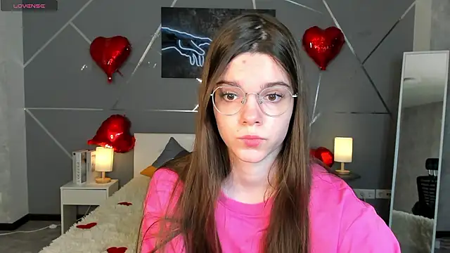 Snapshot of miss__evelyne chatting on 02-13-26, 07:48 miss evelyne online show from 02-13-26, 07:48